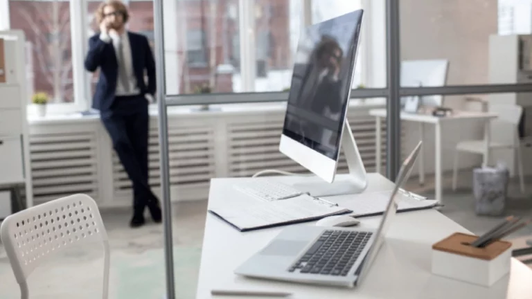 PC fixe vs PC portable : lequel est le plus adapté à votre activité ?
