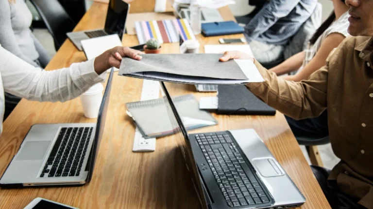 Qu’est-ce qu’une société de services informatiques ? Rôles, missions et bénéfices pour les PME